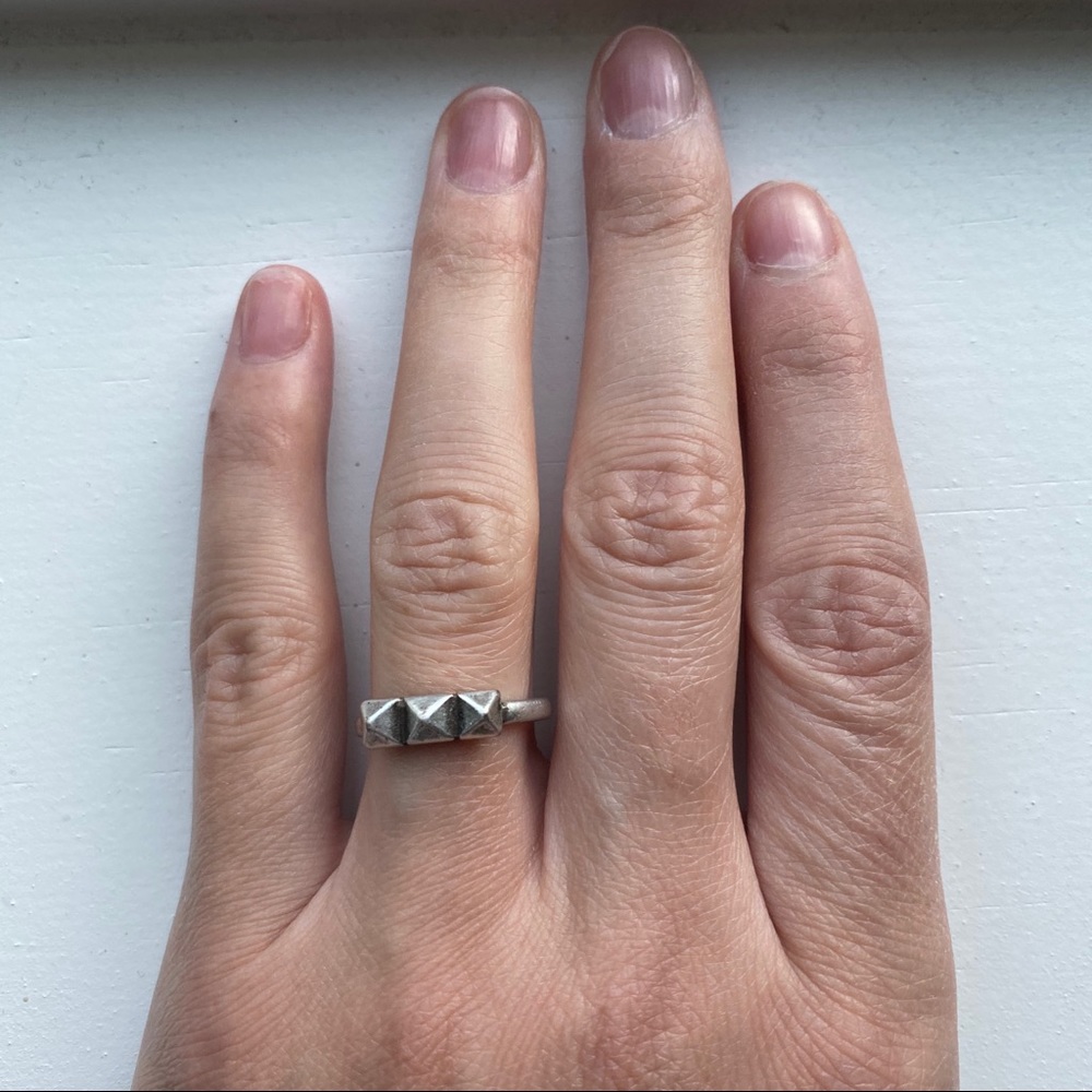 Tarnished Silver Thin Triangle Stud Ring - image 7